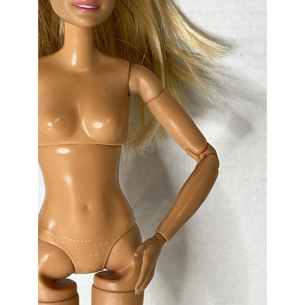 Barbie Made To Move Doll 2015 Nude Articulated - Picture 2 of 10